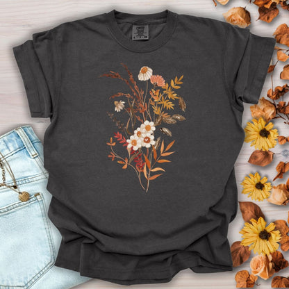 Pepper-colored, relaxed-fit cotton t-shirt with a warm, nature-inspired botanical bouquet print.