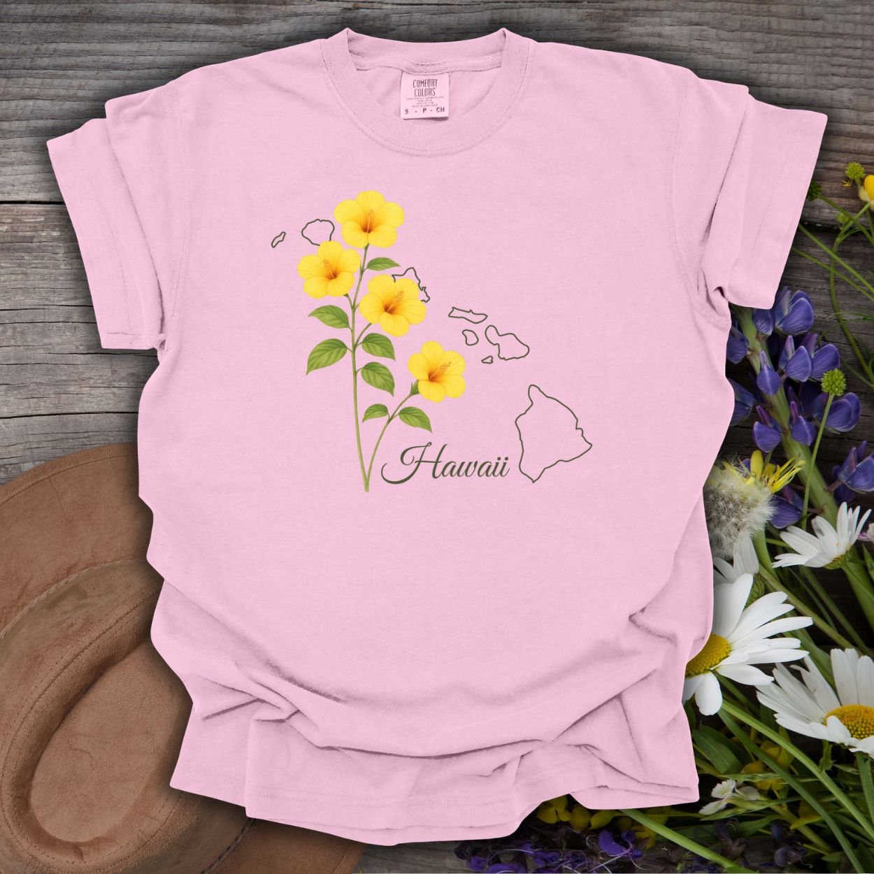 Relaxed-fit, garment-dyed Blossom S t-shirt with yellow hibiscus and Hawaii island outline.