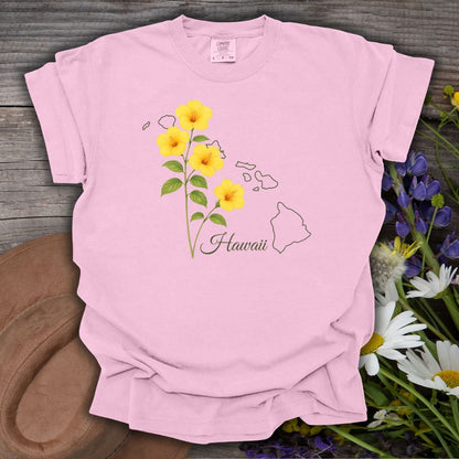 Relaxed-fit, garment-dyed Blossom S t-shirt with yellow hibiscus and Hawaii island outline.