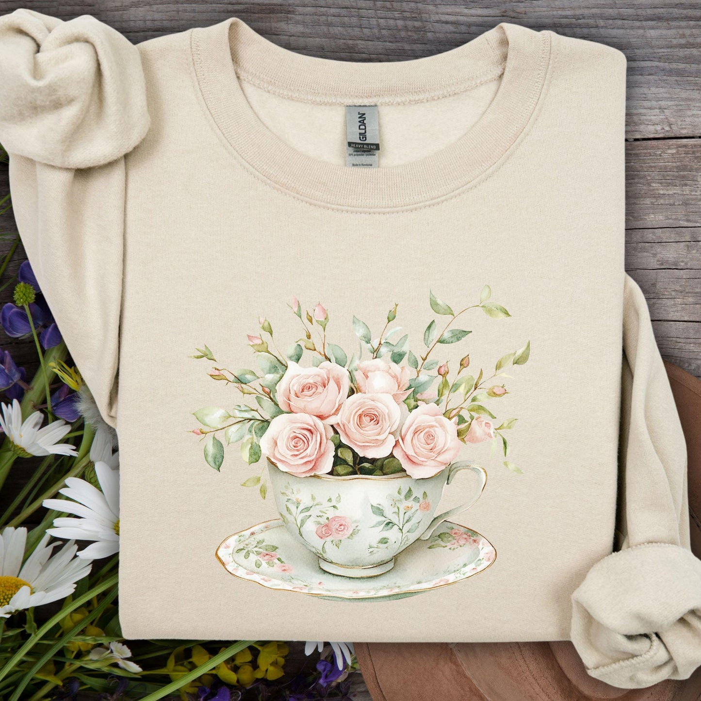 Sand S sweatshirt with vintage pink rose bouquet in a teacup design.