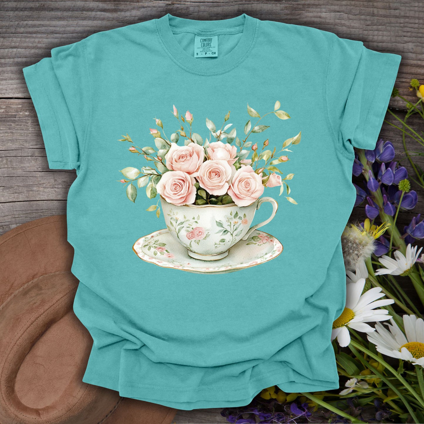 Vintage Rose Bouquet Teacup T-Shirt